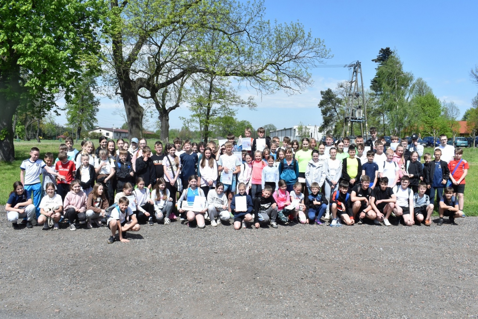 Zdjęcie w galerii na portalu naszwodzislaw.com: Bieg między pomnikami 2023. Zdrowa rywalizacja przyciągnęła ponad setkę uczniów [FOTO] wiadomości z regionu