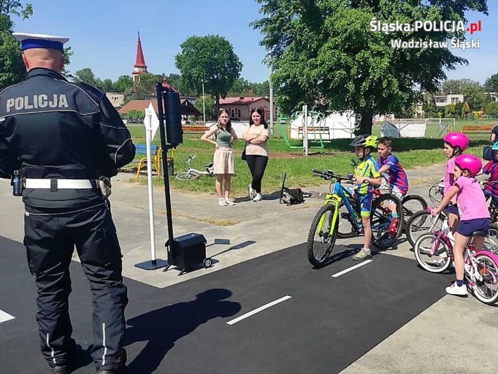 Zdjęcie w galerii na portalu naszwodzislaw.com: Wodzisławska policja na Festiwalu Żelaznego Szlaku Rowerowego wiadomości z regionu
