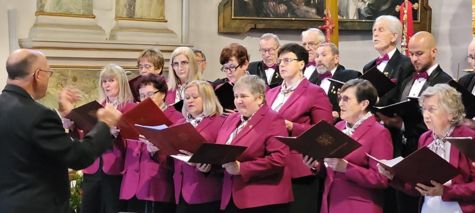 Zdjęcie w galerii na portalu naszwodzislaw.com: Chór Jadwiga zaśpiewał w pszowskiej bazylice wiadomości z regionu