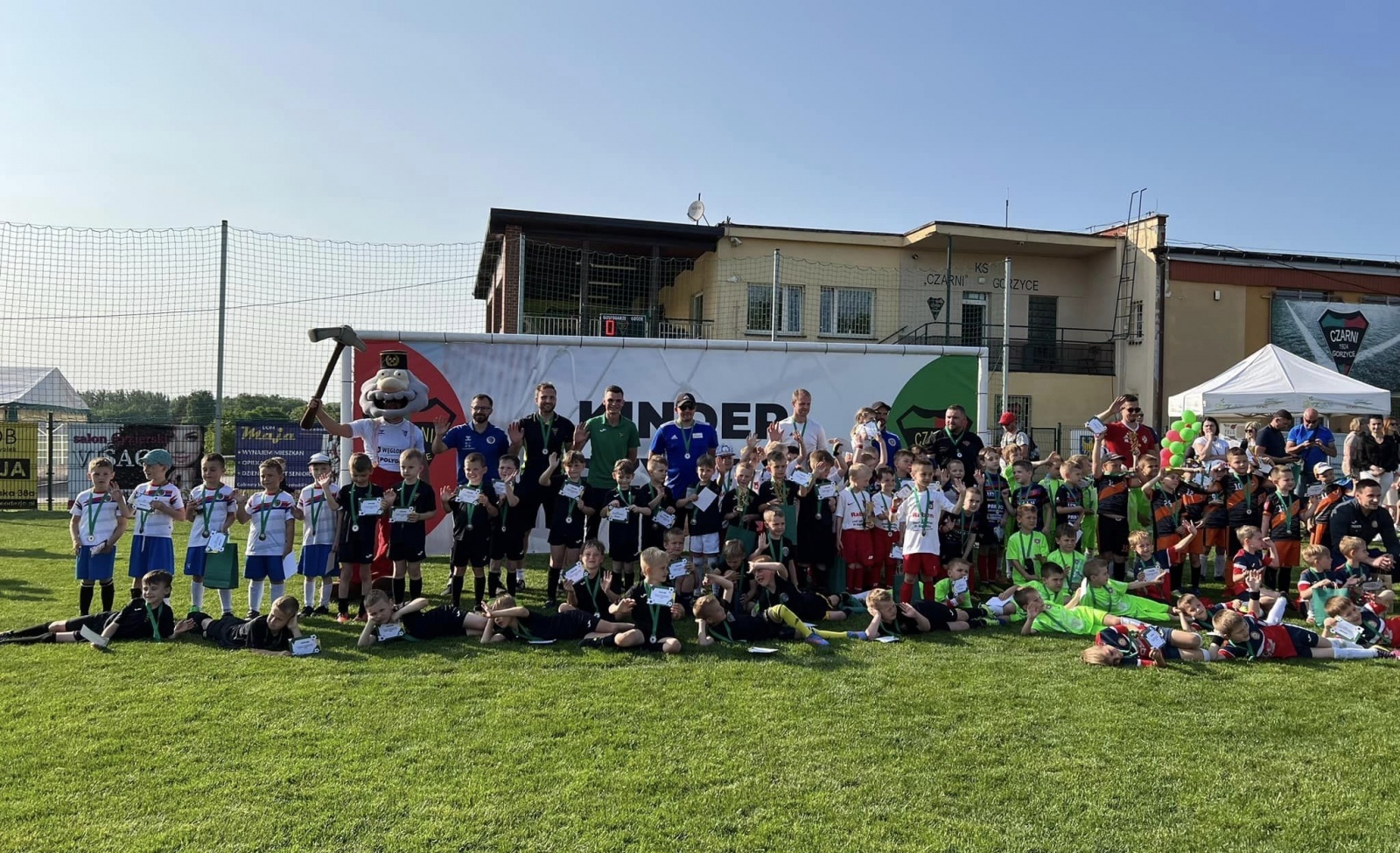 Zdjęcie w galerii na portalu naszwodzislaw.com: Kinder Cup Gorzyce. Sportowa rywalizacja rocznika 2016 za nami [FOTO] wiadomości z regionu