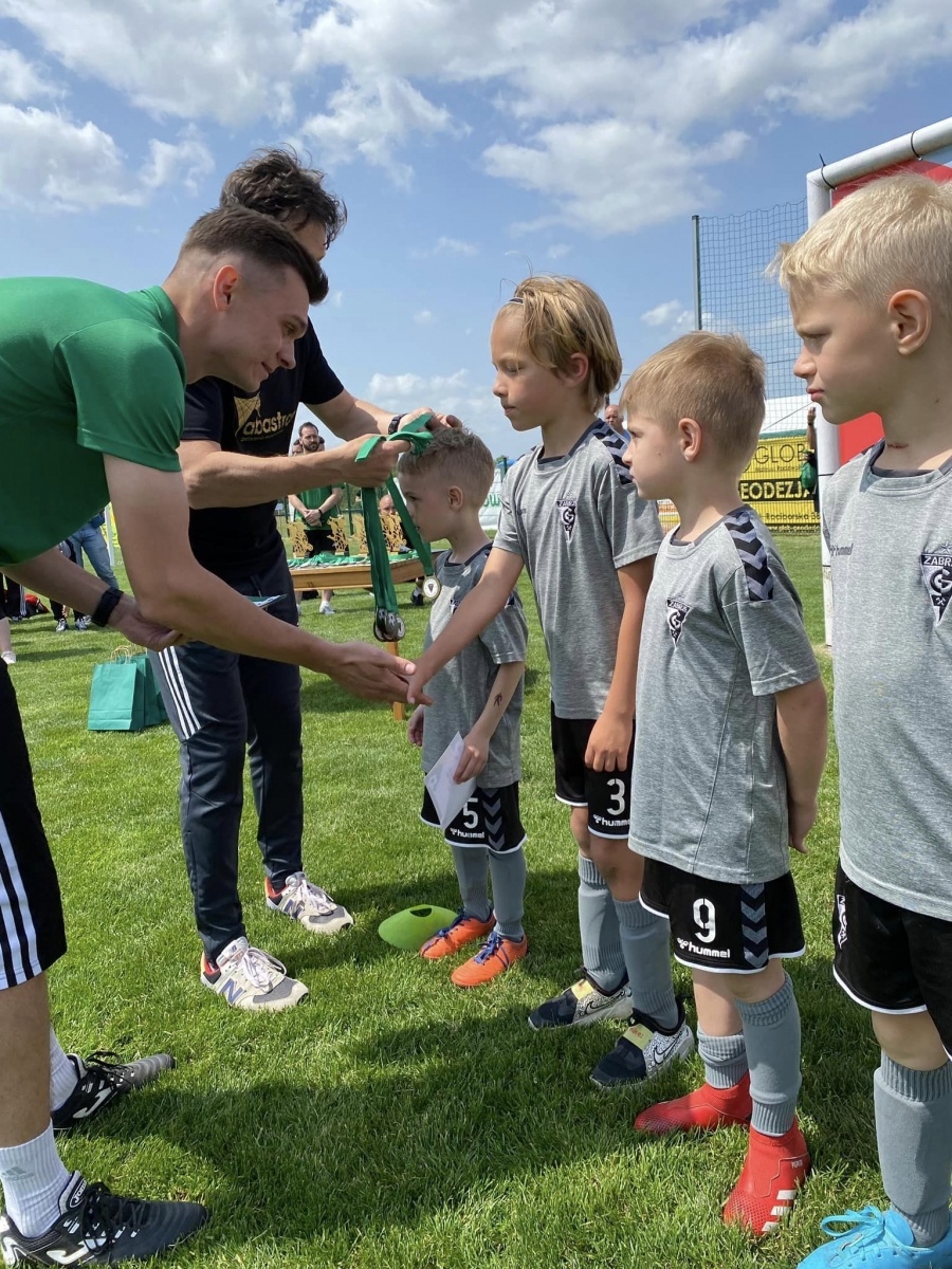 Zdjęcie w galerii na portalu naszwodzislaw.com: Kinder Cup Gorzyce. Sportowa rywalizacja rocznika 2016 za nami [FOTO] wiadomości z regionu