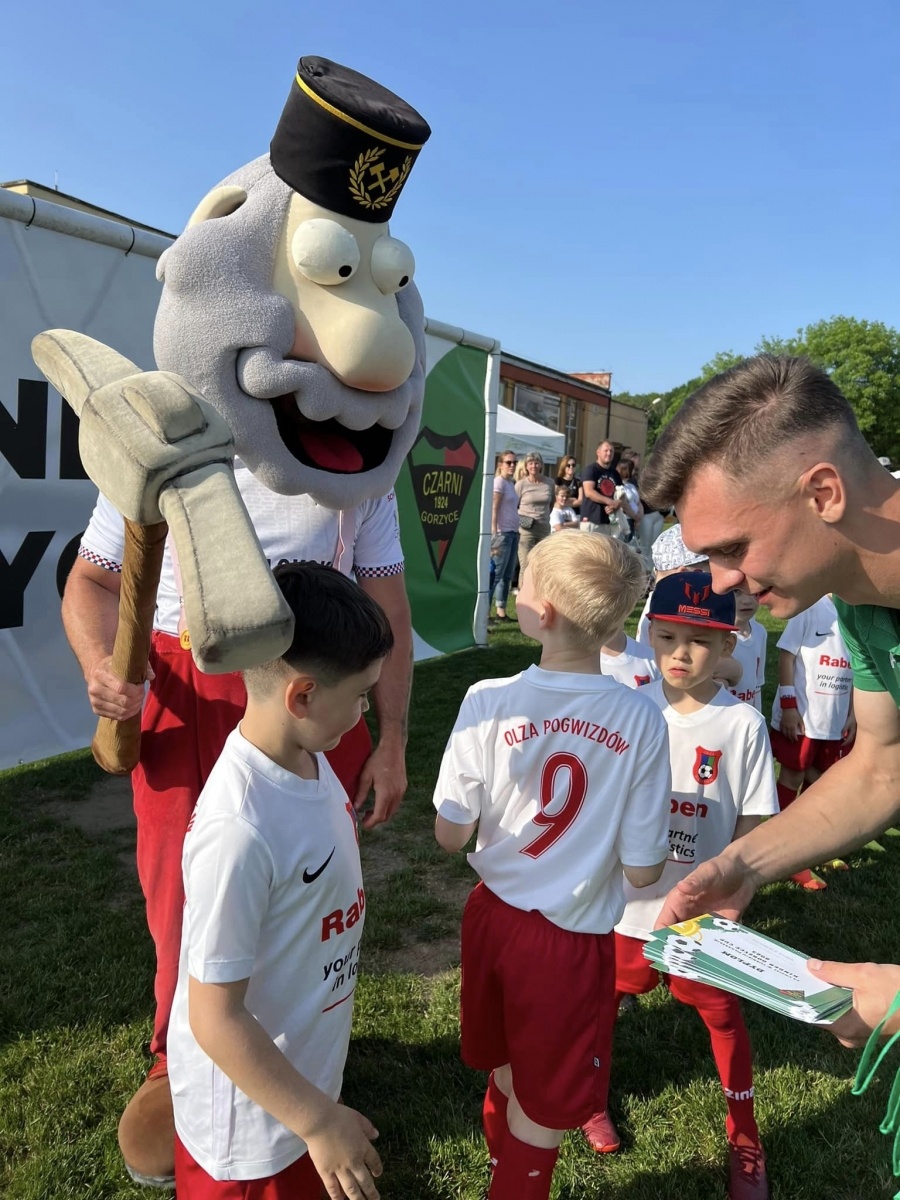 Zdjęcie w galerii na portalu naszwodzislaw.com: Kinder Cup Gorzyce. Sportowa rywalizacja rocznika 2016 za nami [FOTO] wiadomości z regionu