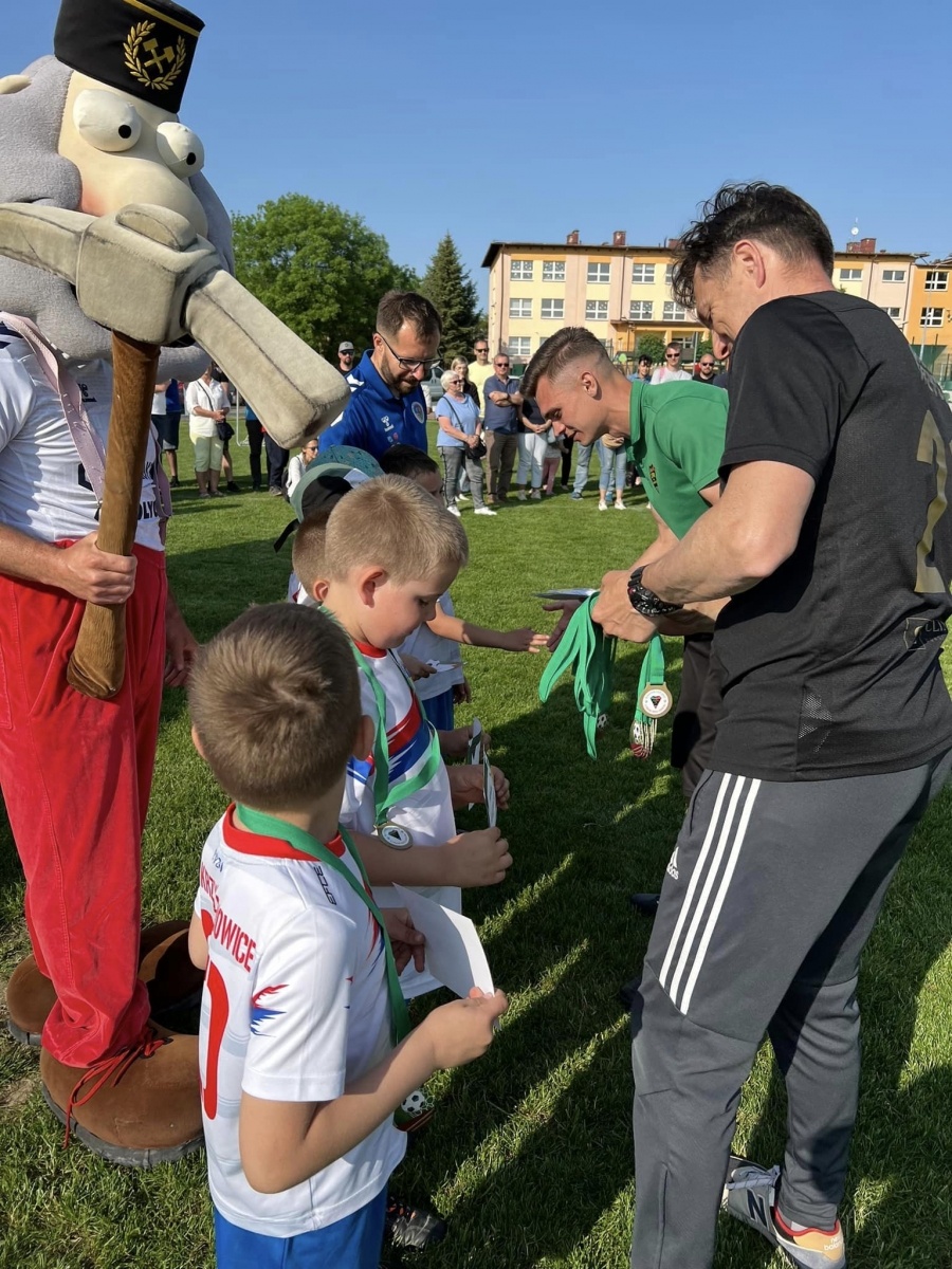 Zdjęcie w galerii na portalu naszwodzislaw.com: Kinder Cup Gorzyce. Sportowa rywalizacja rocznika 2016 za nami [FOTO] wiadomości z regionu