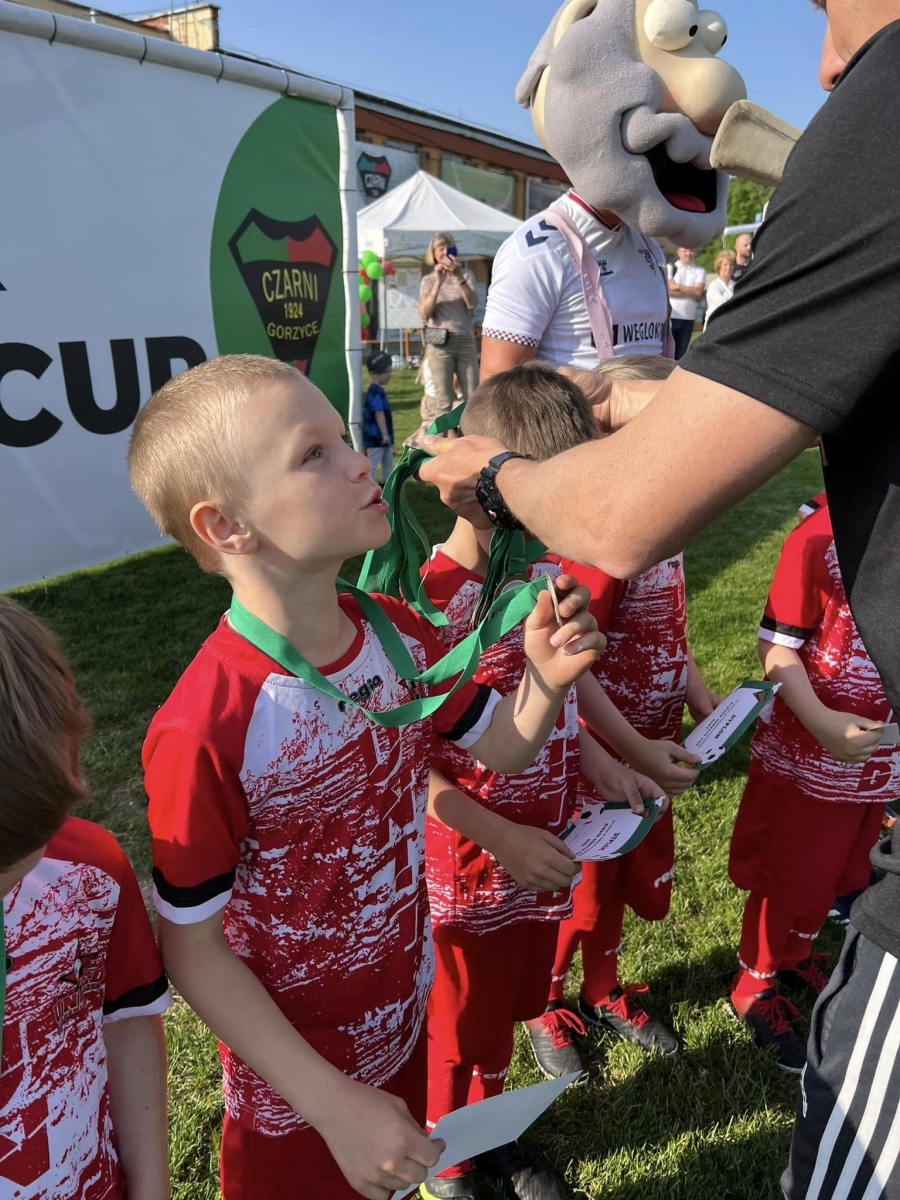 Zdjęcie w galerii na portalu naszwodzislaw.com: Kinder Cup Gorzyce. Sportowa rywalizacja rocznika 2016 za nami [FOTO] wiadomości z regionu