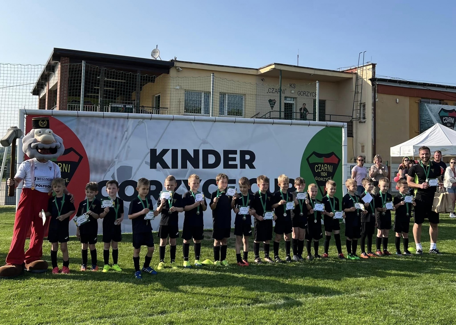 Zdjęcie w galerii na portalu naszwodzislaw.com: Kinder Cup Gorzyce. Sportowa rywalizacja rocznika 2016 za nami [FOTO] wiadomości z regionu