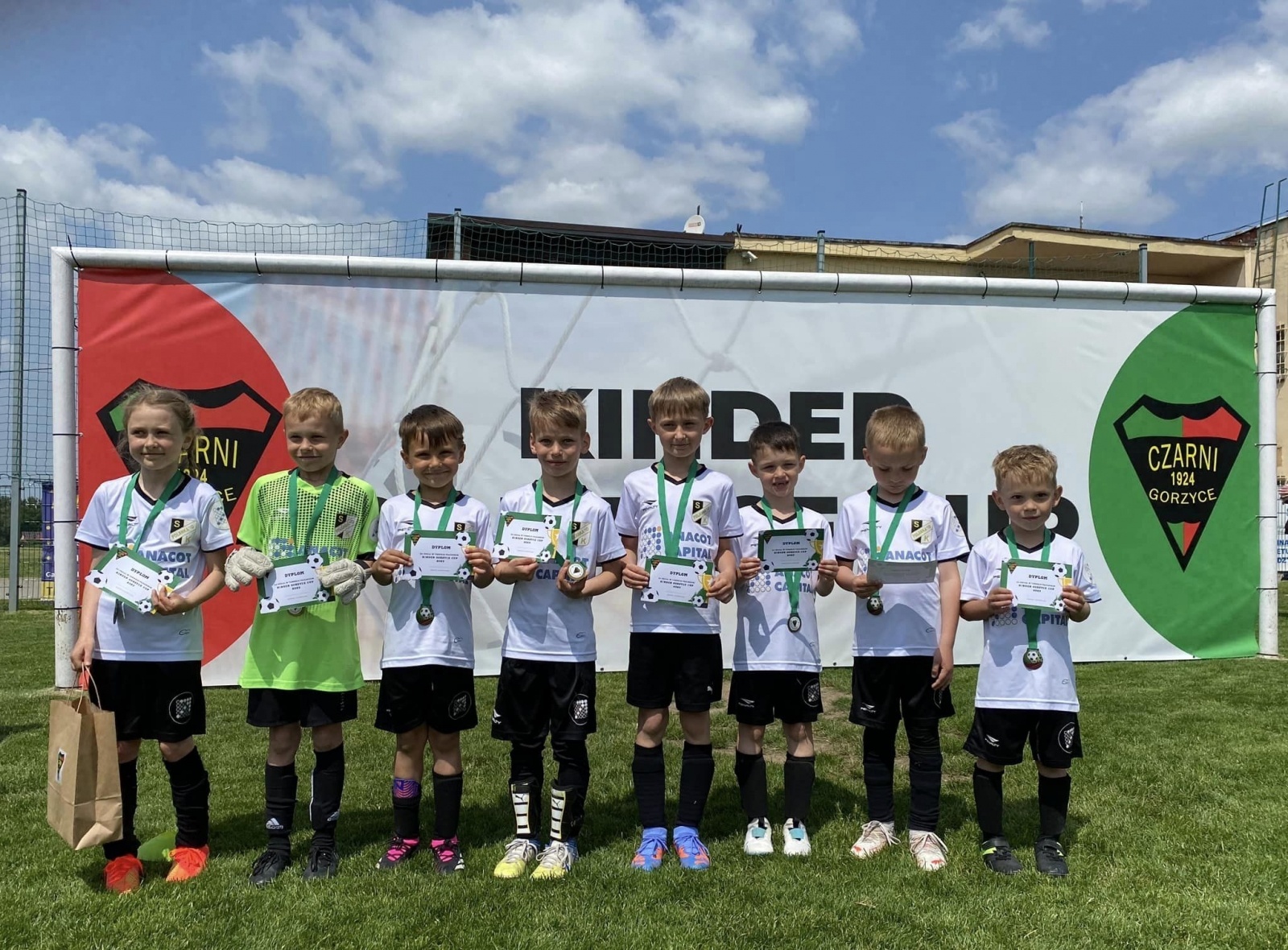 Zdjęcie w galerii na portalu naszwodzislaw.com: Kinder Cup Gorzyce. Sportowa rywalizacja rocznika 2016 za nami [FOTO] wiadomości z regionu