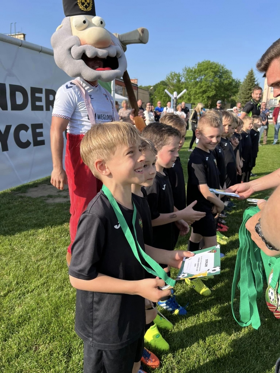 Zdjęcie w galerii na portalu naszwodzislaw.com: Kinder Cup Gorzyce. Sportowa rywalizacja rocznika 2016 za nami [FOTO] wiadomości z regionu