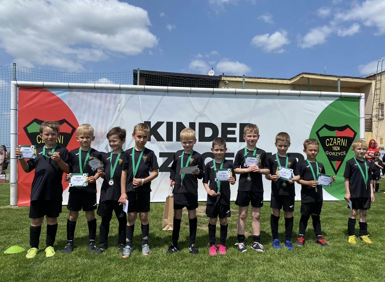 Zdjęcie w galerii na portalu naszwodzislaw.com: Kinder Cup Gorzyce. Sportowa rywalizacja rocznika 2016 za nami [FOTO] wiadomości z regionu