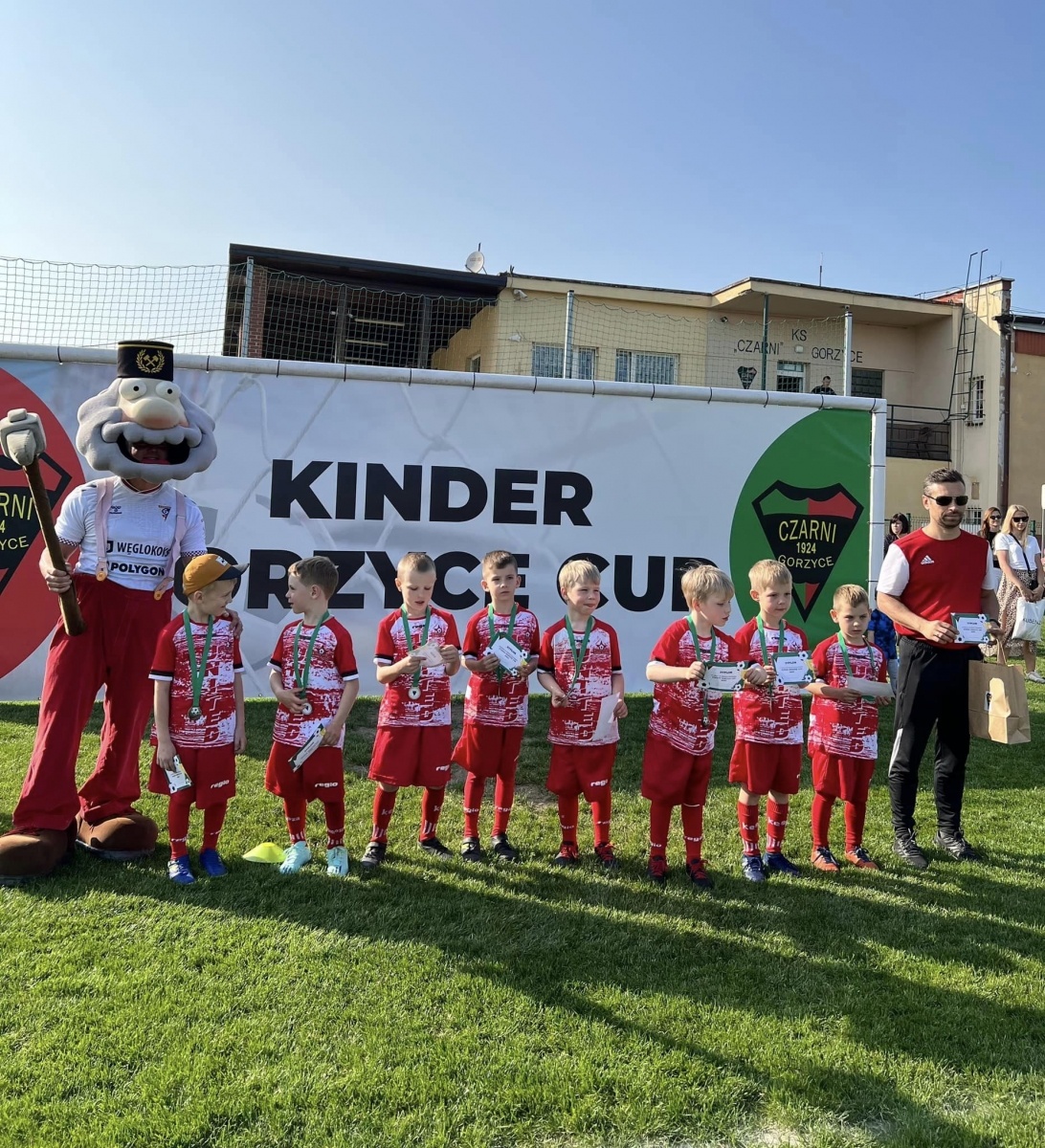 Zdjęcie w galerii na portalu naszwodzislaw.com: Kinder Cup Gorzyce. Sportowa rywalizacja rocznika 2016 za nami [FOTO] wiadomości z regionu
