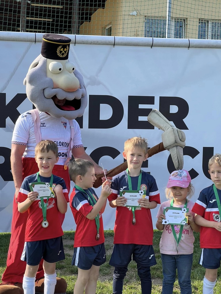 Zdjęcie w galerii na portalu naszwodzislaw.com: Kinder Cup Gorzyce. Sportowa rywalizacja rocznika 2016 za nami [FOTO] wiadomości z regionu