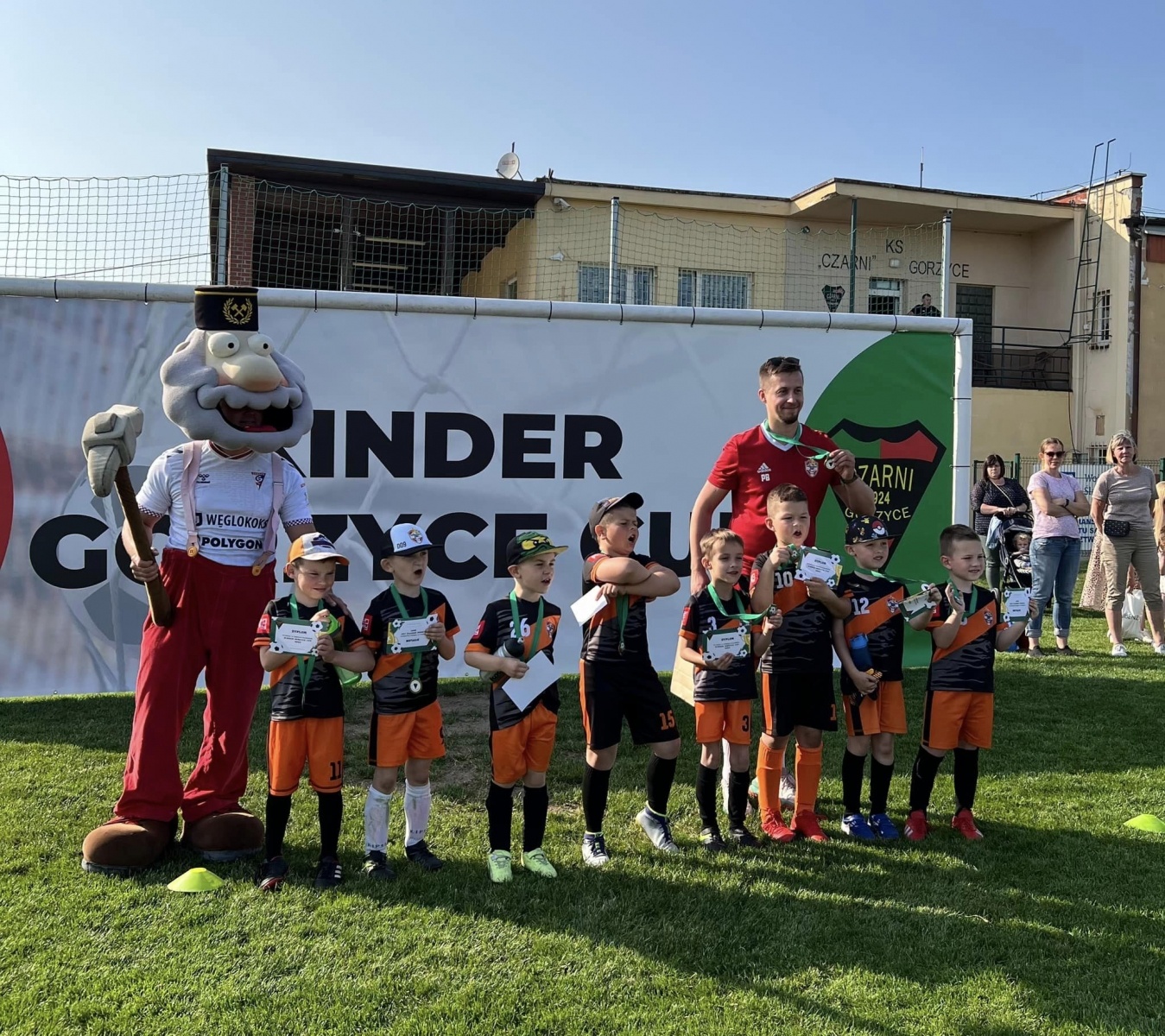 Zdjęcie w galerii na portalu naszwodzislaw.com: Kinder Cup Gorzyce. Sportowa rywalizacja rocznika 2016 za nami [FOTO] wiadomości z regionu