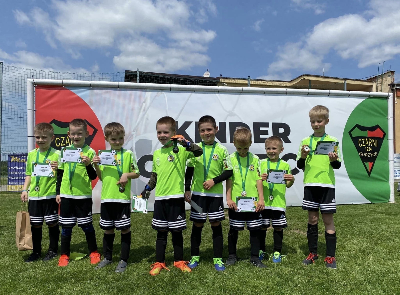 Zdjęcie w galerii na portalu naszwodzislaw.com: Kinder Cup Gorzyce. Sportowa rywalizacja rocznika 2016 za nami [FOTO] wiadomości z regionu