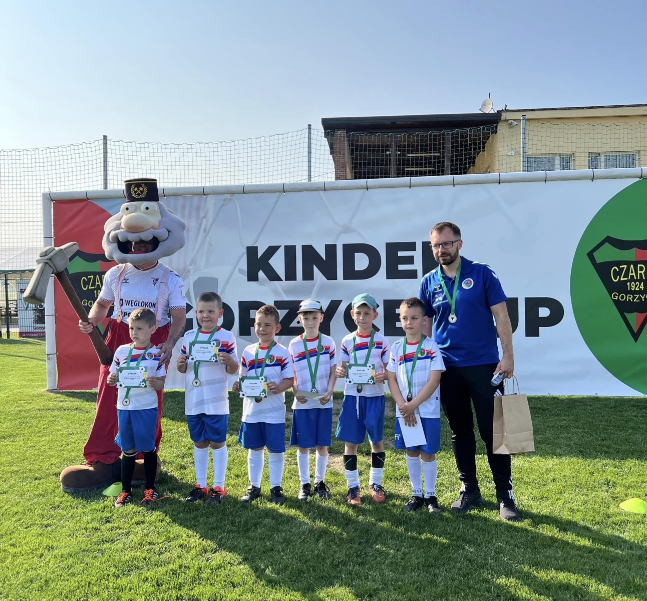 Zdjęcie w galerii na portalu naszwodzislaw.com: Kinder Cup Gorzyce. Sportowa rywalizacja rocznika 2016 za nami [FOTO] wiadomości z regionu