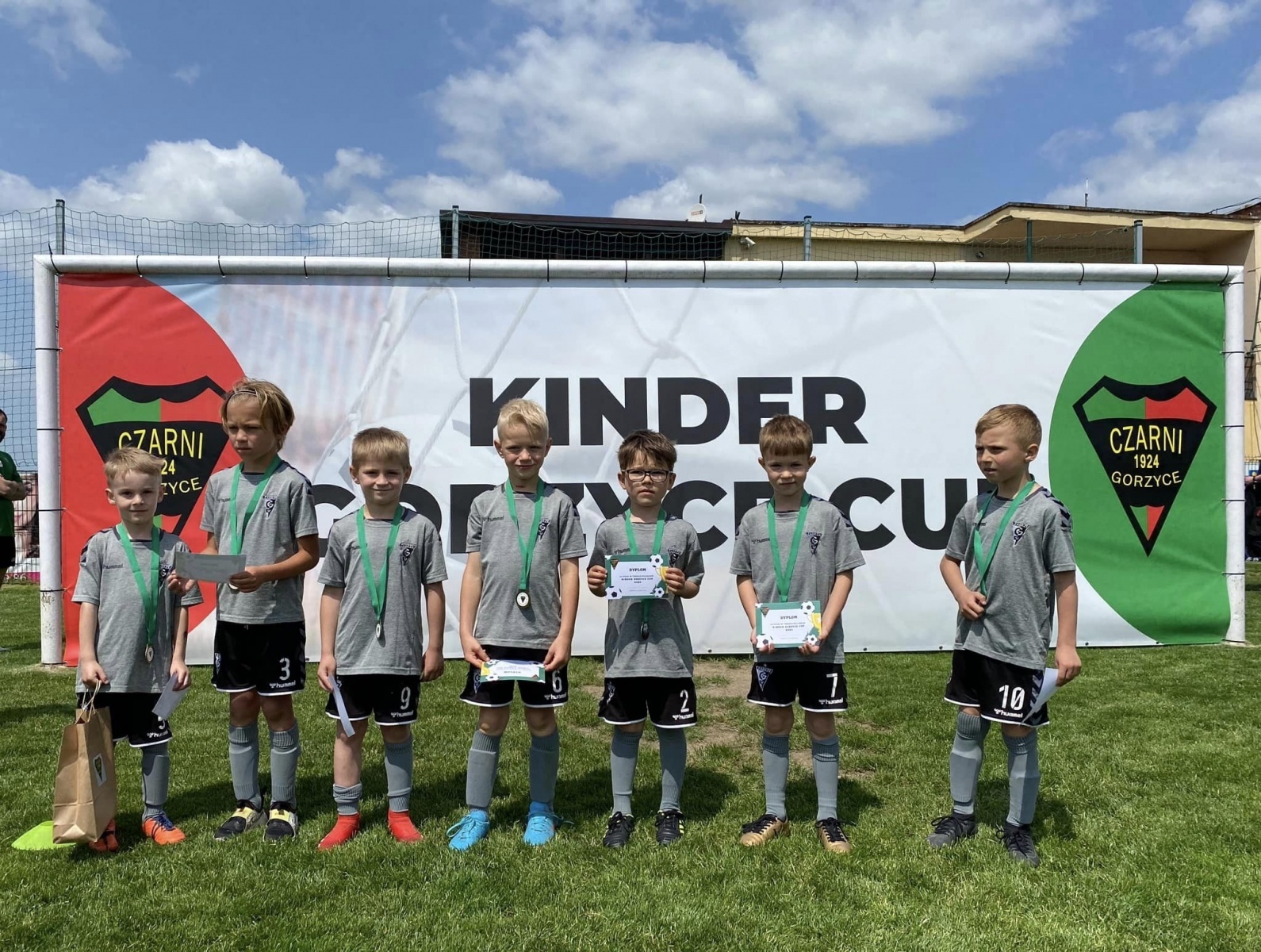 Zdjęcie w galerii na portalu naszwodzislaw.com: Kinder Cup Gorzyce. Sportowa rywalizacja rocznika 2016 za nami [FOTO] wiadomości z regionu