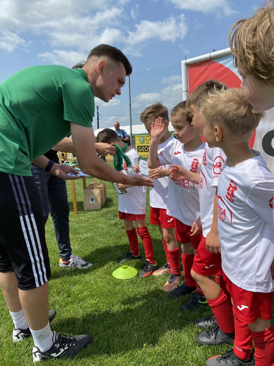 Zdjęcie w galerii na portalu naszwodzislaw.com: Kinder Cup Gorzyce. Sportowa rywalizacja rocznika 2016 za nami [FOTO] wiadomości z regionu
