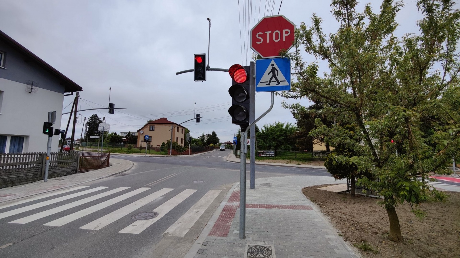 Zdjęcie w galerii na portalu naszwodzislaw.com: Skrzyżowanie w Gorzyczkach z nową sygnalizacją wiadomości z regionu