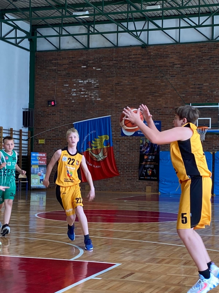 Zdjęcie w galerii na portalu naszwodzislaw.com: Koszykarze MKS Wodzisław Śląski bliscy awansu do strefy medalowej wiadomości z regionu