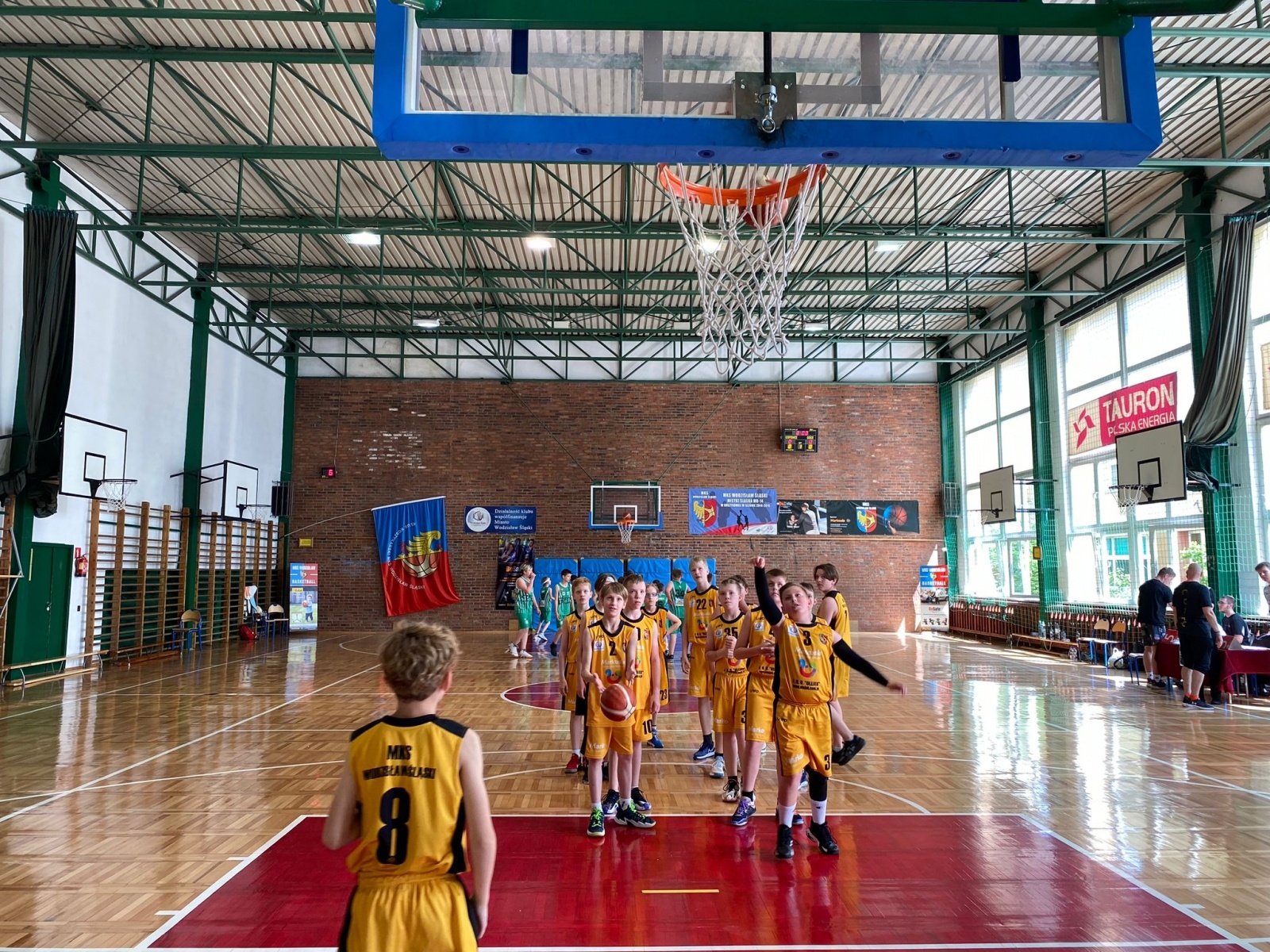 Zdjęcie w galerii na portalu naszwodzislaw.com: Koszykarze MKS Wodzisław Śląski bliscy awansu do strefy medalowej wiadomości z regionu