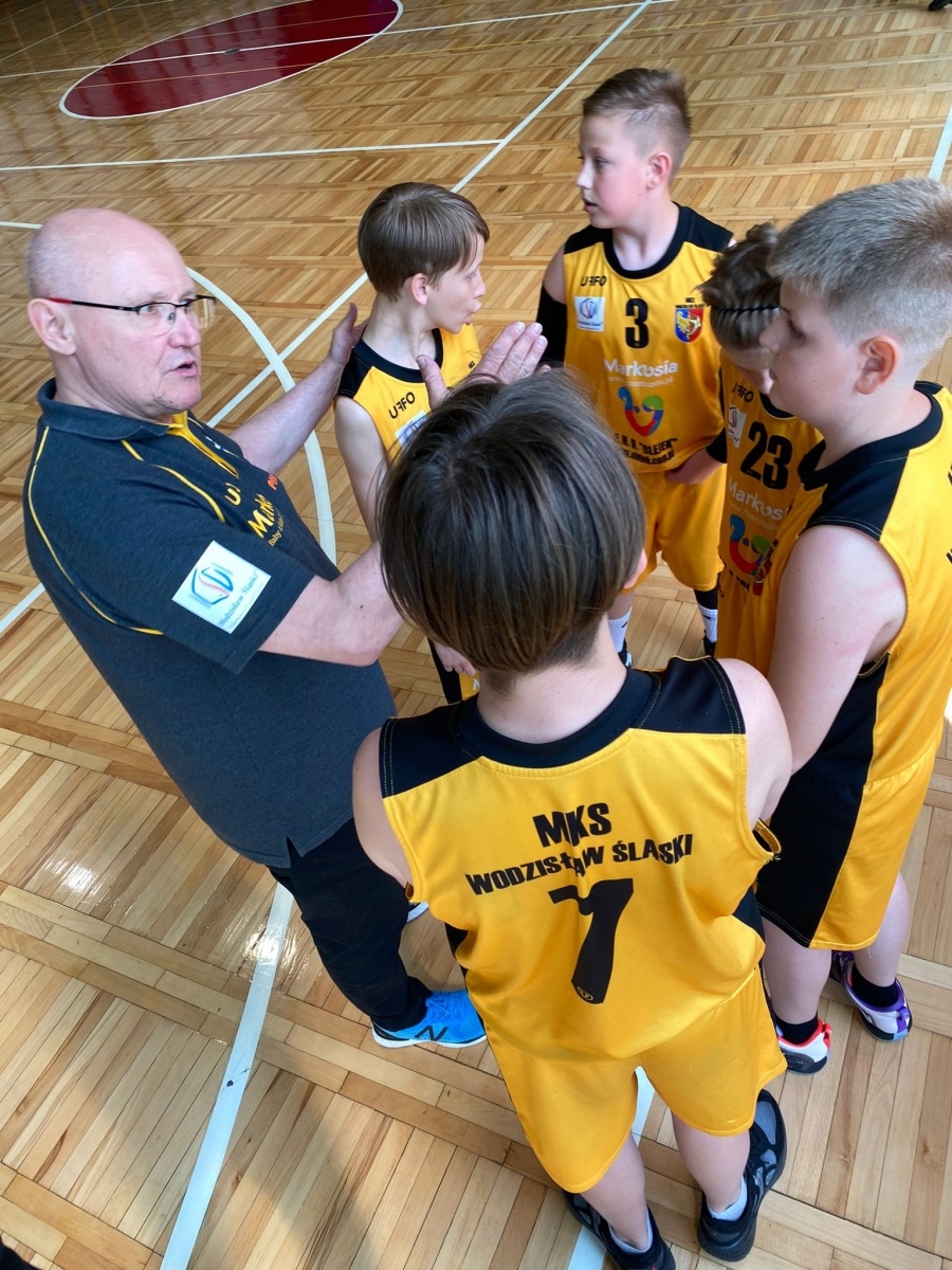 Zdjęcie w galerii na portalu naszwodzislaw.com: Koszykarze MKS Wodzisław Śląski bliscy awansu do strefy medalowej wiadomości z regionu