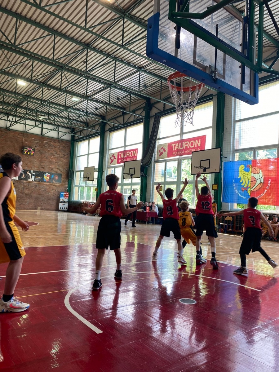 Zdjęcie w galerii na portalu naszwodzislaw.com: Koszykarze MKS Wodzisław Śląski bliscy awansu do strefy medalowej wiadomości z regionu