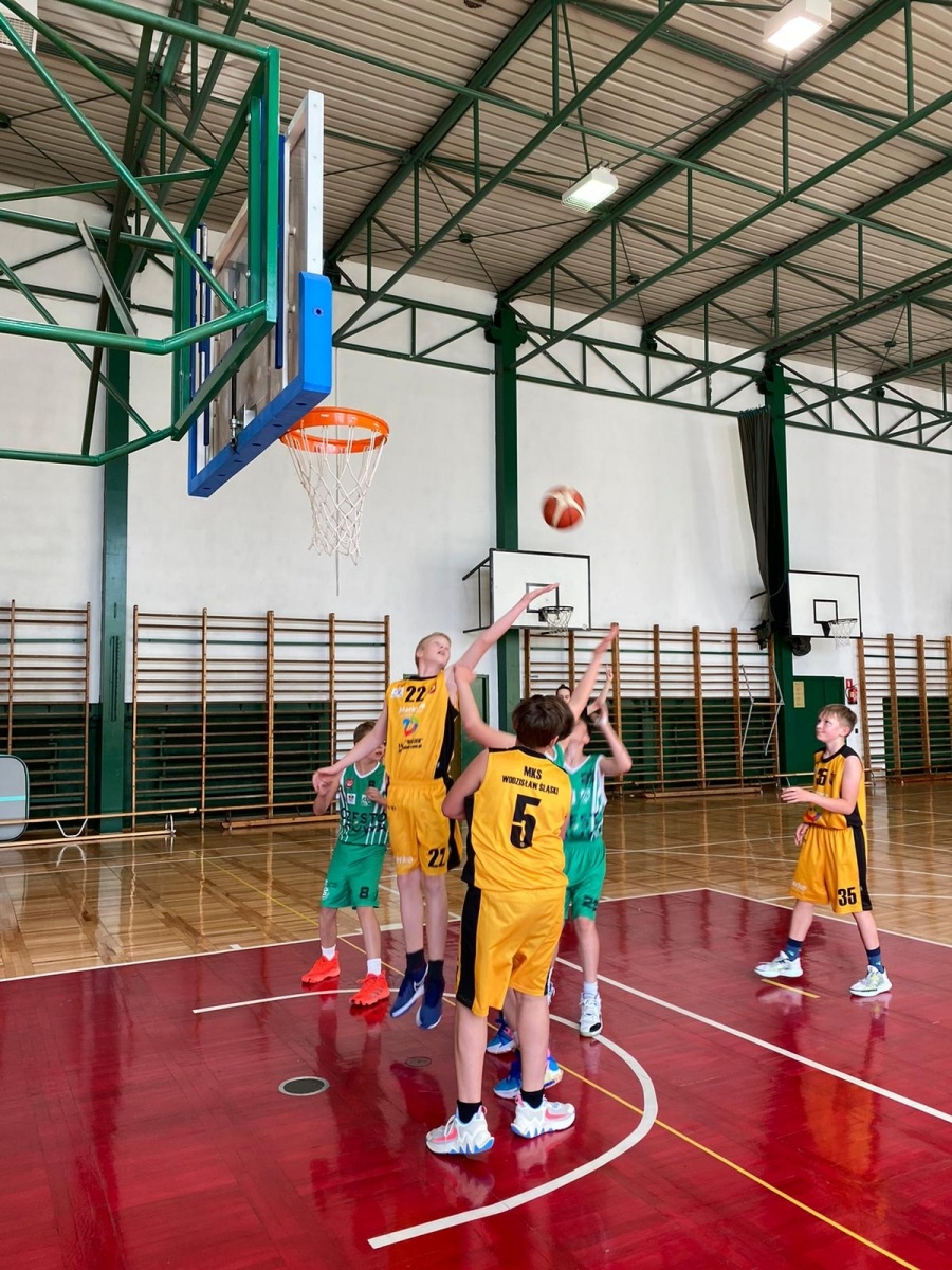 Zdjęcie w galerii na portalu naszwodzislaw.com: Koszykarze MKS Wodzisław Śląski bliscy awansu do strefy medalowej wiadomości z regionu