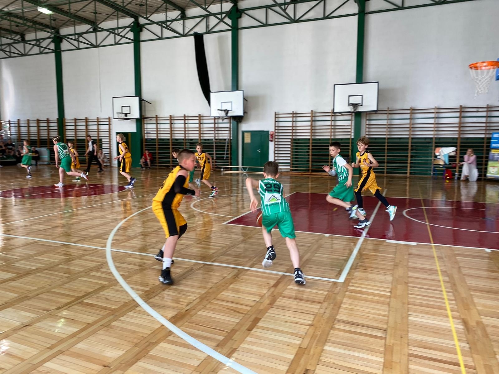 Zdjęcie w galerii na portalu naszwodzislaw.com: Koszykarze MKS Wodzisław Śląski bliscy awansu do strefy medalowej wiadomości z regionu