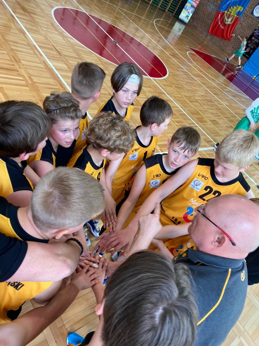 Zdjęcie w galerii na portalu naszwodzislaw.com: Koszykarze MKS Wodzisław Śląski bliscy awansu do strefy medalowej wiadomości z regionu