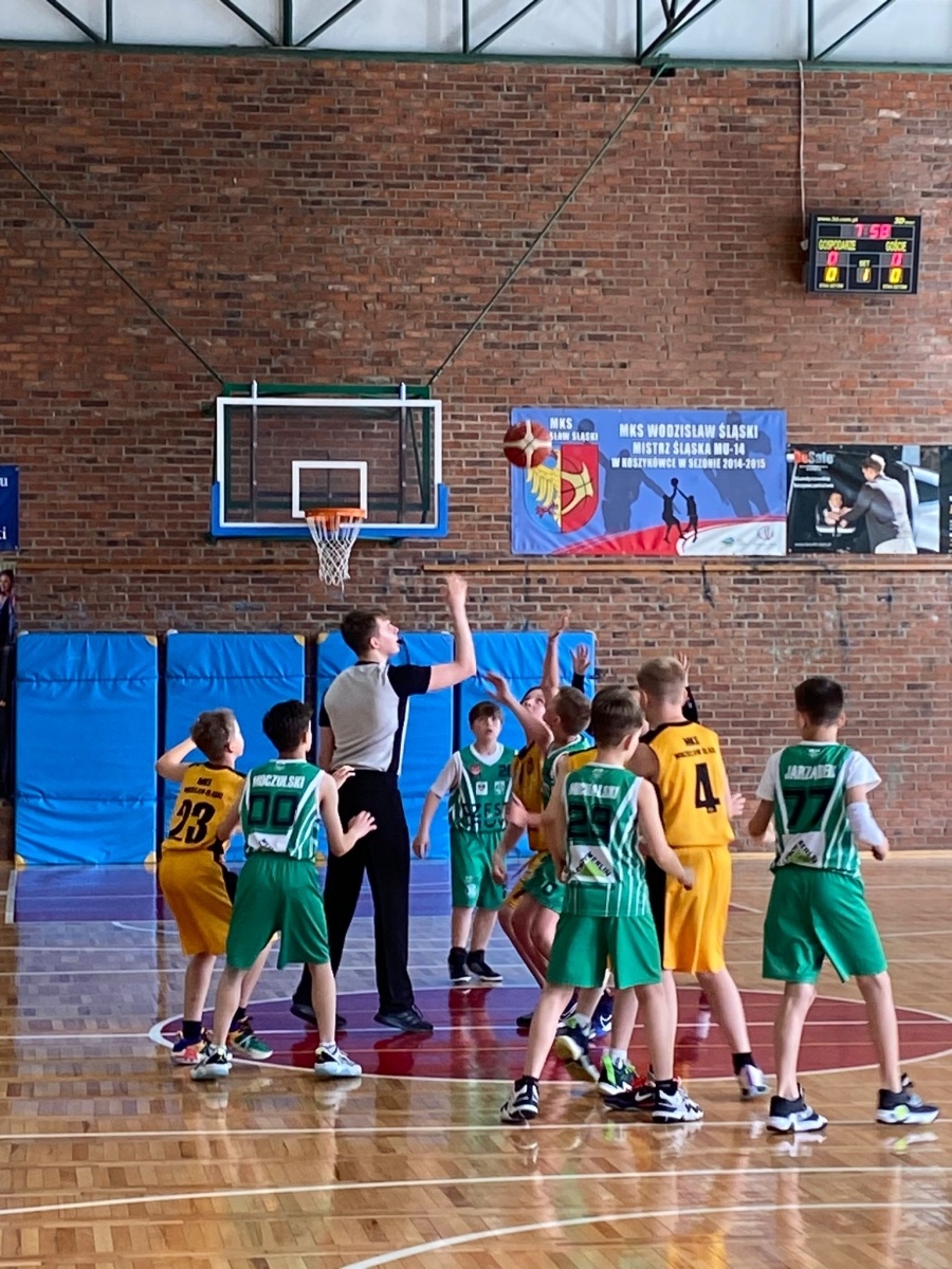 Zdjęcie w galerii na portalu naszwodzislaw.com: Koszykarze MKS Wodzisław Śląski bliscy awansu do strefy medalowej wiadomości z regionu
