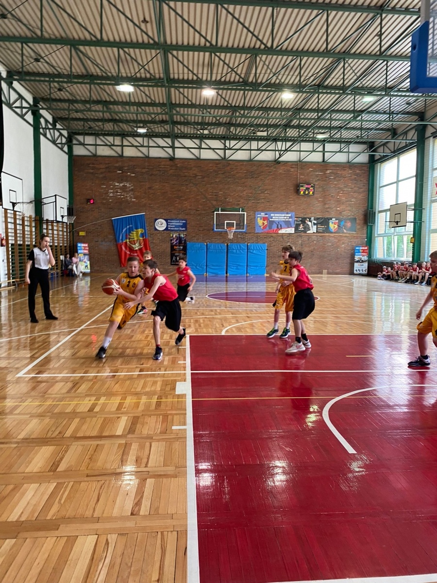 Zdjęcie w galerii na portalu naszwodzislaw.com: Koszykarze MKS Wodzisław Śląski bliscy awansu do strefy medalowej wiadomości z regionu