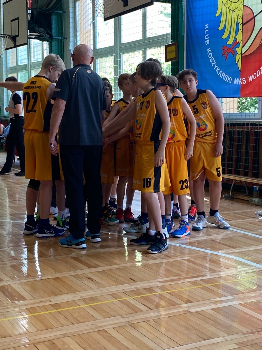 Zdjęcie w galerii na portalu naszwodzislaw.com: Koszykarze MKS Wodzisław Śląski bliscy awansu do strefy medalowej wiadomości z regionu