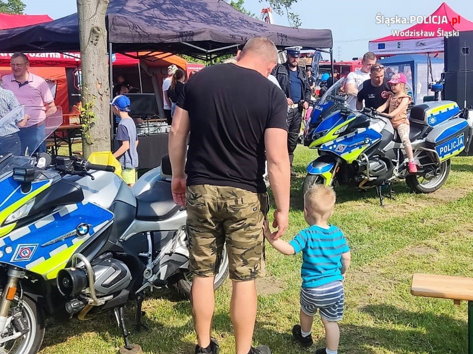 Zdjęcie w galerii na portalu naszwodzislaw.com: Debata i rodzinny festyn z mundurem wiadomości z regionu