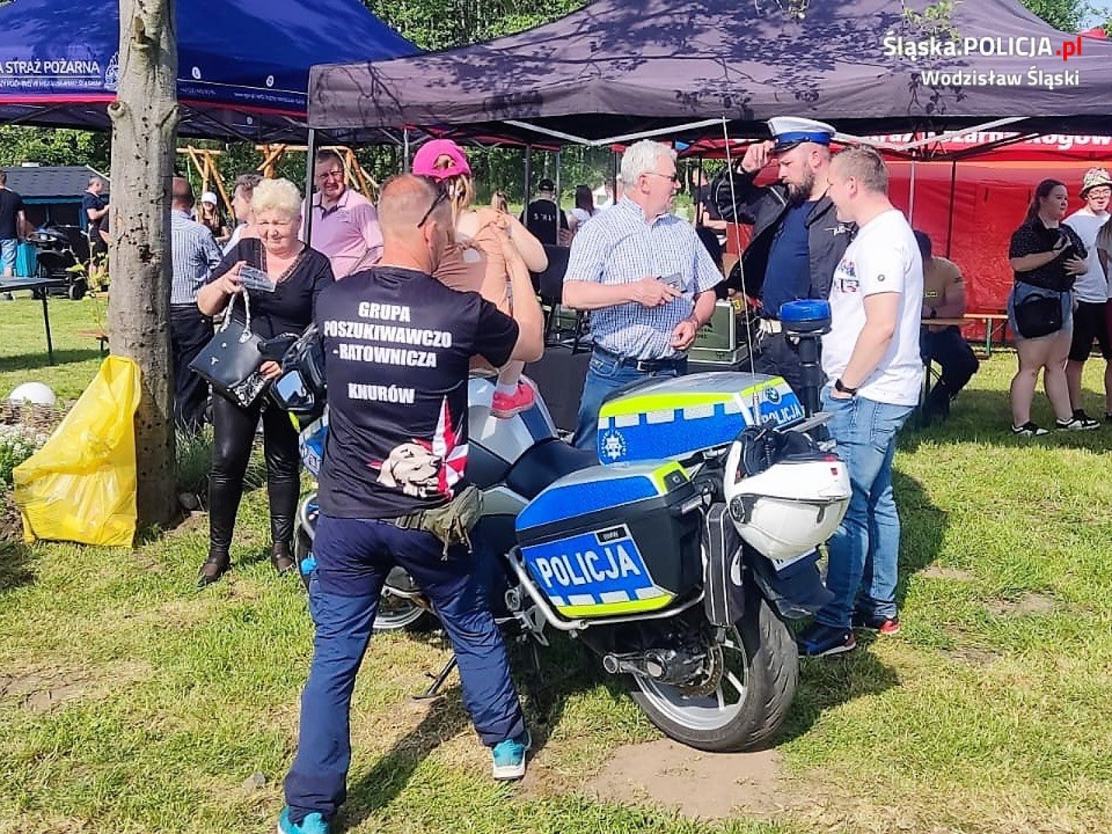 Zdjęcie w galerii na portalu naszwodzislaw.com: Debata i rodzinny festyn z mundurem wiadomości z regionu