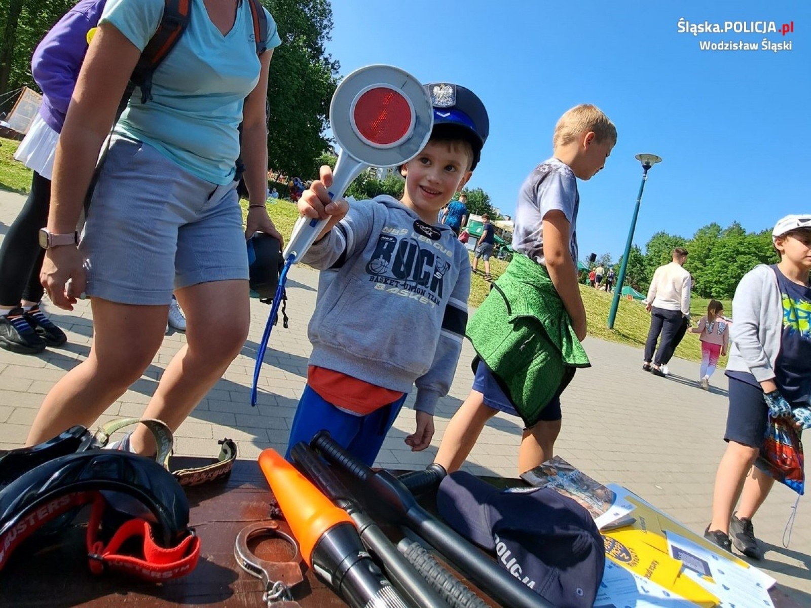 Zdjęcie w galerii na portalu naszwodzislaw.com: Piknik rodzinny z udziałem wodzisławskich dzielnicowych [FOTO] wiadomości z regionu