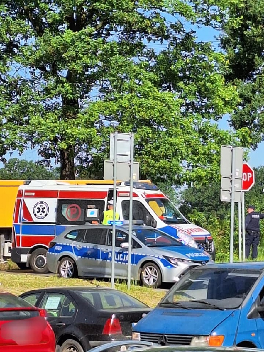 Zdjęcie w galerii na portalu naszwodzislaw.com: Ciężarówka wjechała w motorower w Syryni wiadomości z regionu