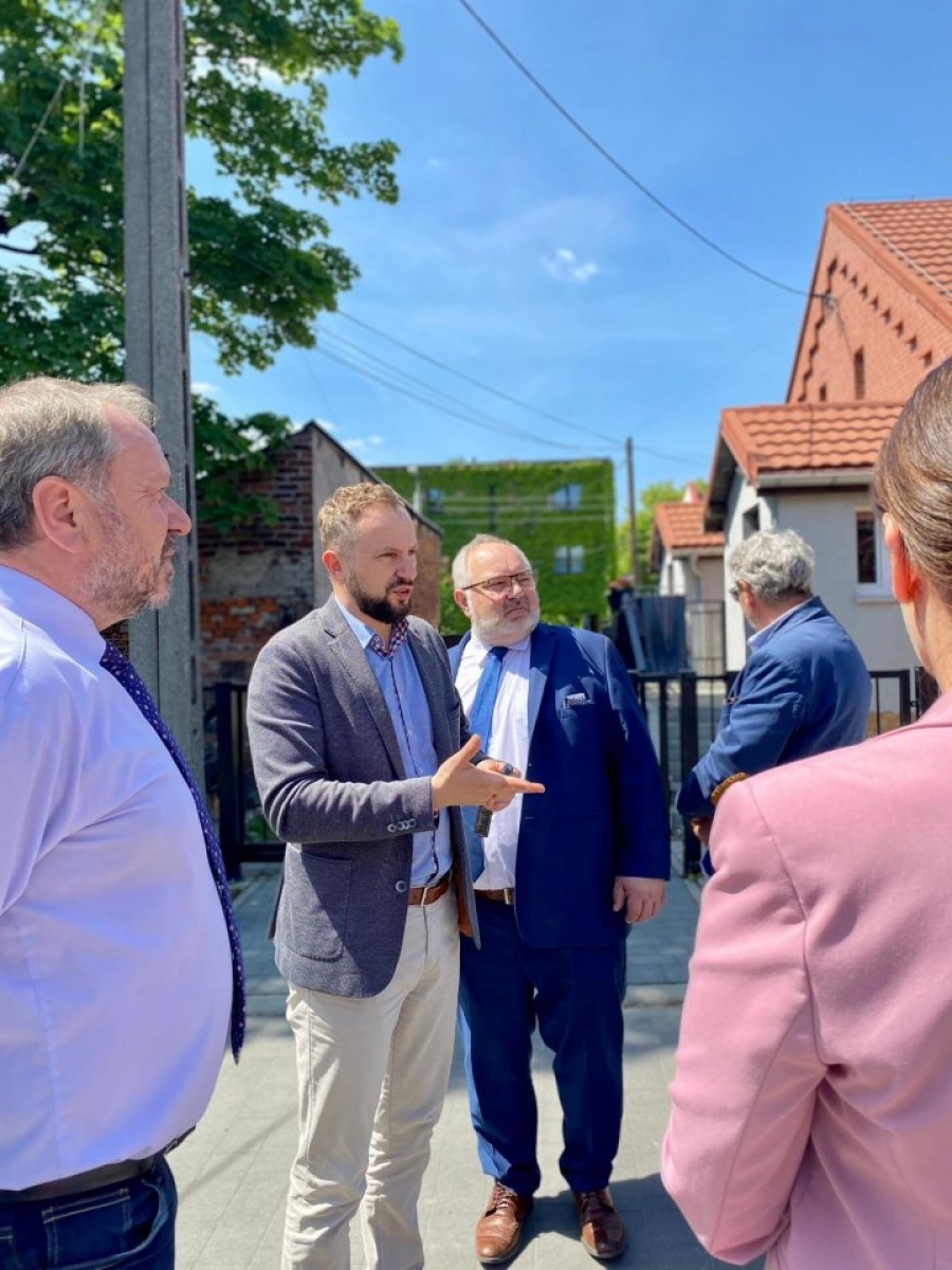 Zdjęcie w galerii na portalu naszwodzislaw.com: Przedstawiciele WFOŚiGW oraz senator Ewa Gawęda z wizytą w Rydułtowach [FOTO] wiadomości z regionu