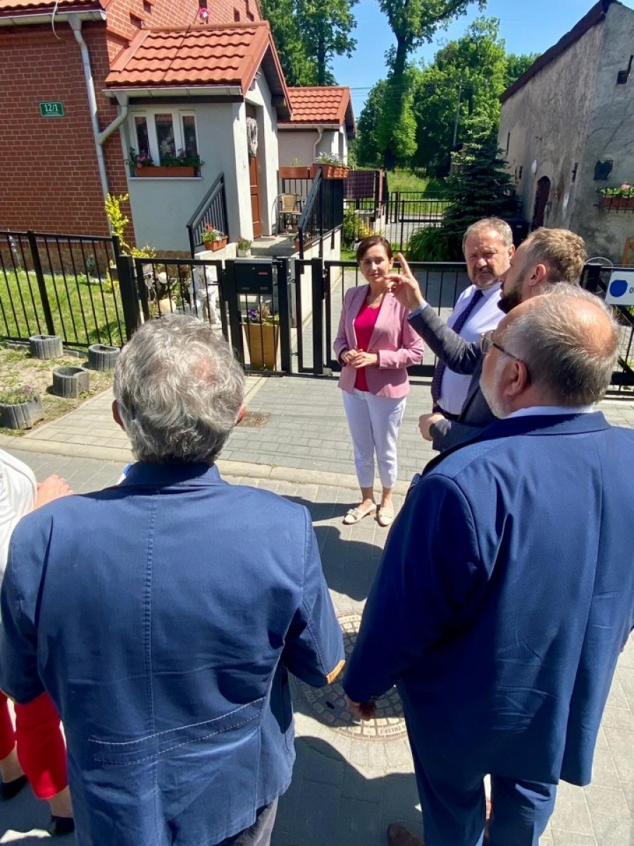 Zdjęcie w galerii na portalu naszwodzislaw.com: Przedstawiciele WFOŚiGW oraz senator Ewa Gawęda z wizytą w Rydułtowach [FOTO] wiadomości z regionu