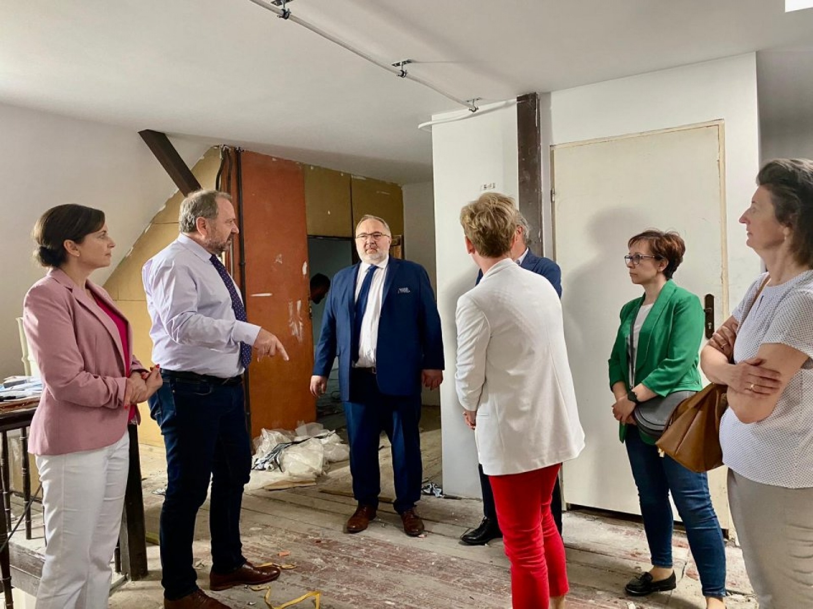 Zdjęcie w galerii na portalu naszwodzislaw.com: Przedstawiciele WFOŚiGW oraz senator Ewa Gawęda z wizytą w Rydułtowach [FOTO] wiadomości z regionu