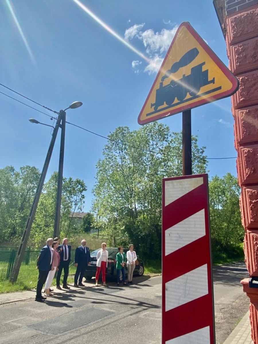 Zdjęcie w galerii na portalu naszwodzislaw.com: Przedstawiciele WFOŚiGW oraz senator Ewa Gawęda z wizytą w Rydułtowach [FOTO] wiadomości z regionu