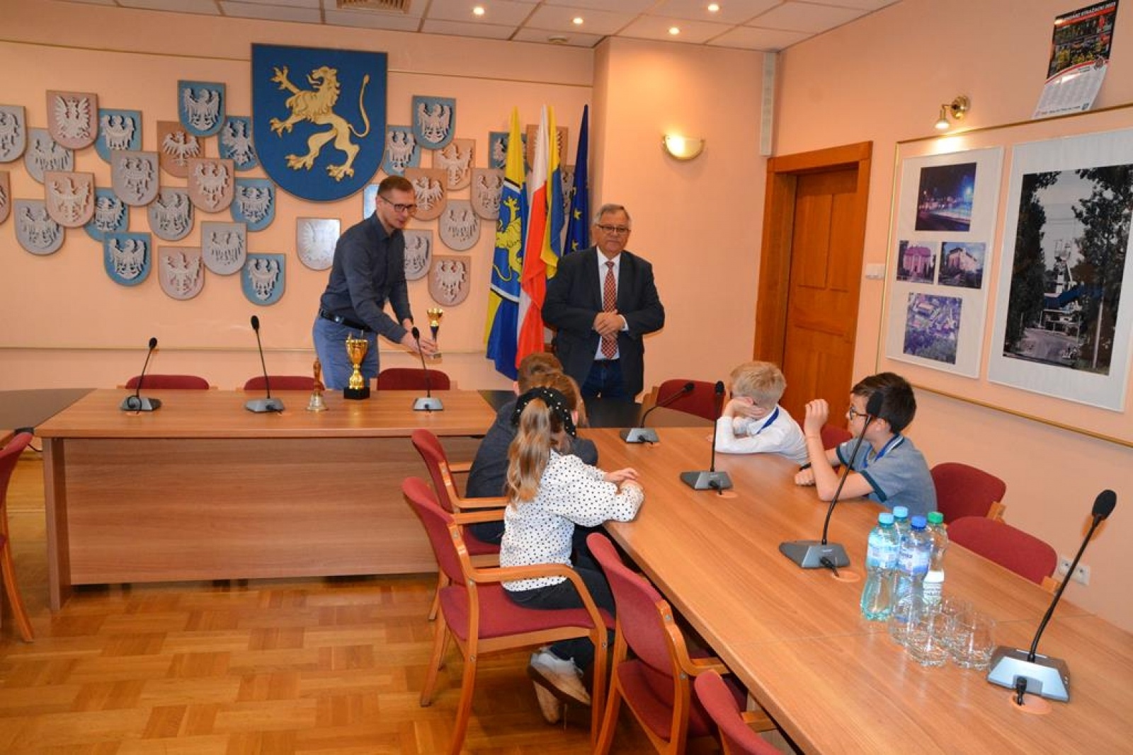 Zdjęcie w galerii na portalu naszwodzislaw.com: Szachiści z Marklowic z wizytą u wójta [FOTO] wiadomości z regionu