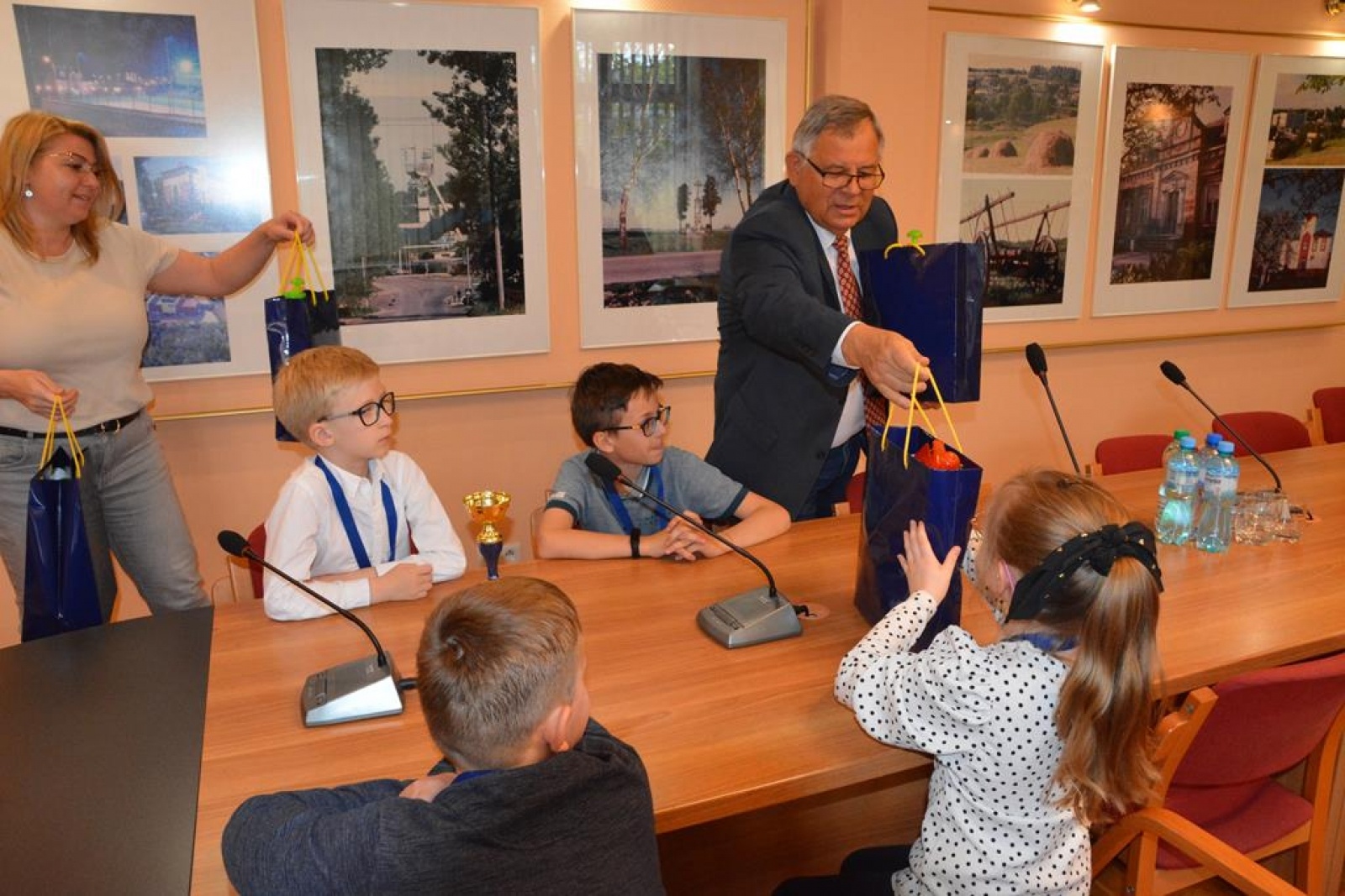 Zdjęcie w galerii na portalu naszwodzislaw.com: Szachiści z Marklowic z wizytą u wójta [FOTO] wiadomości z regionu