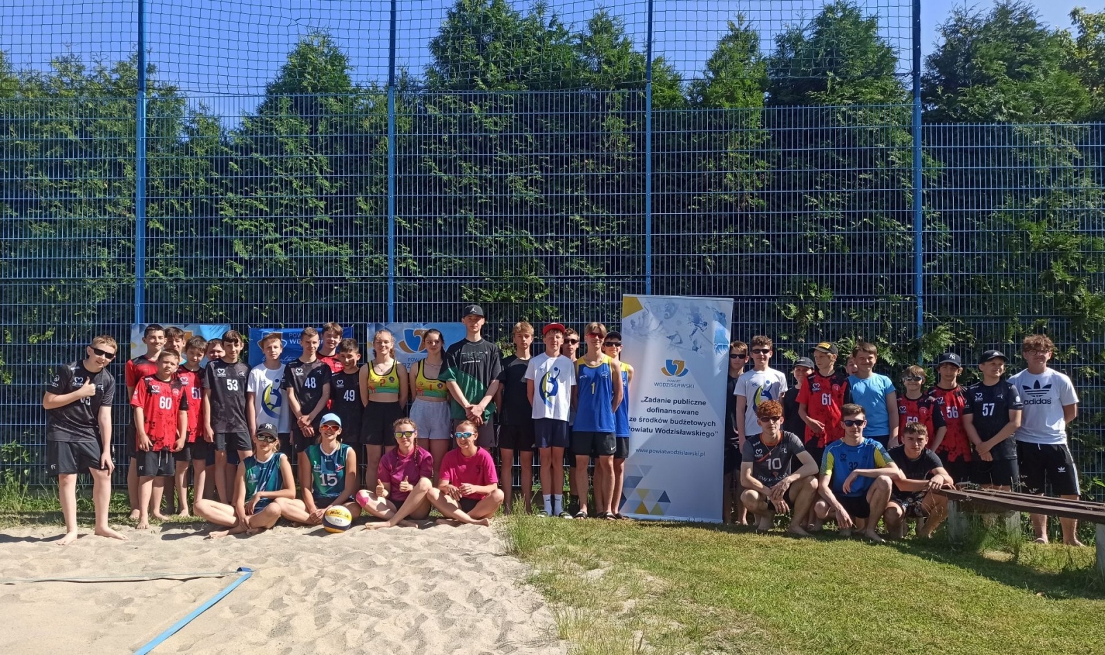 Zdjęcie w galerii na portalu naszwodzislaw.com: Ruszyło Grand Prix Starosty Wodzisławskiego w siatkówce plażowej wiadomości z regionu