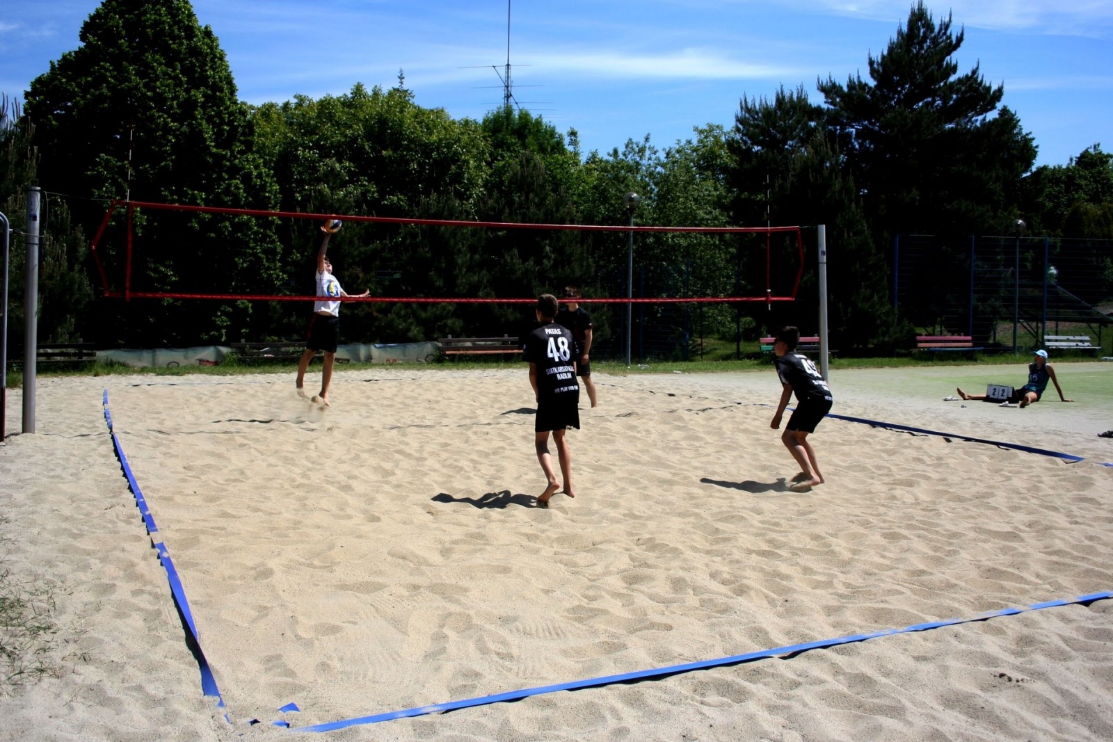 Zdjęcie w galerii na portalu naszwodzislaw.com: Ruszyło Grand Prix Starosty Wodzisławskiego w siatkówce plażowej wiadomości z regionu
