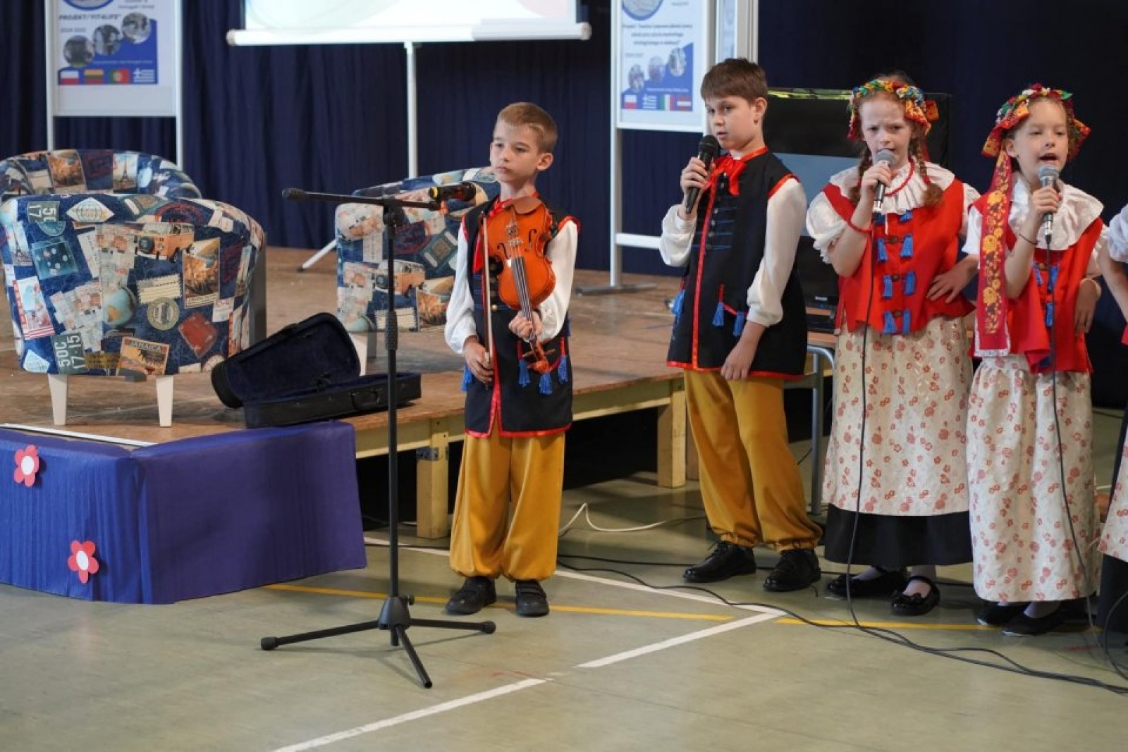 Zdjęcie w galerii na portalu naszwodzislaw.com: Przyjaźń polsko-hiszpańska w rydułtowskiej SP1 [FOTO] wiadomości z regionu