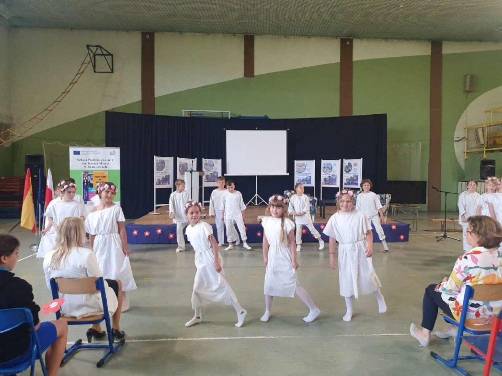 Zdjęcie w galerii na portalu naszwodzislaw.com: Przyjaźń polsko-hiszpańska w rydułtowskiej SP1 [FOTO] wiadomości z regionu