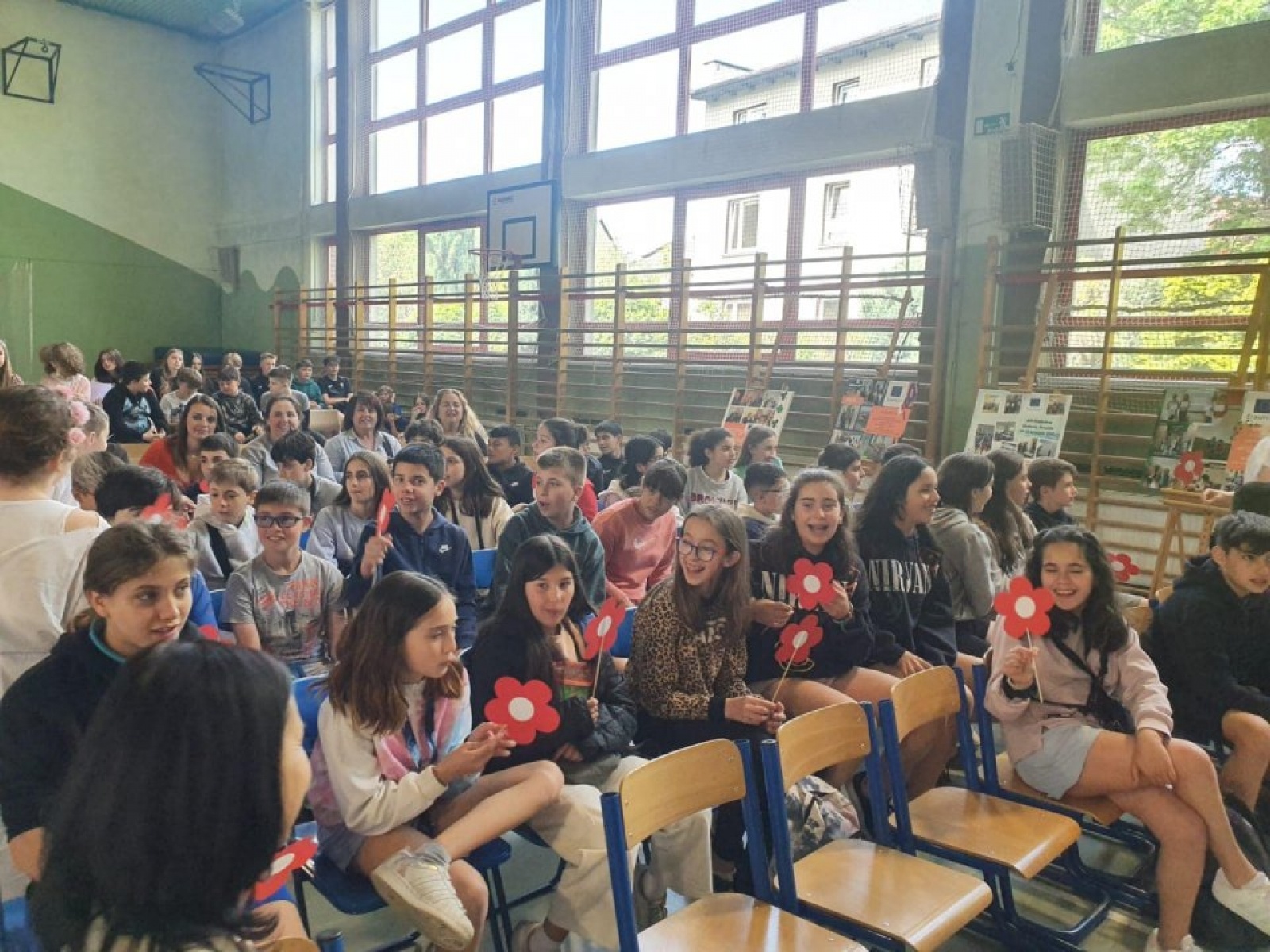 Zdjęcie w galerii na portalu naszwodzislaw.com: Przyjaźń polsko-hiszpańska w rydułtowskiej SP1 [FOTO] wiadomości z regionu