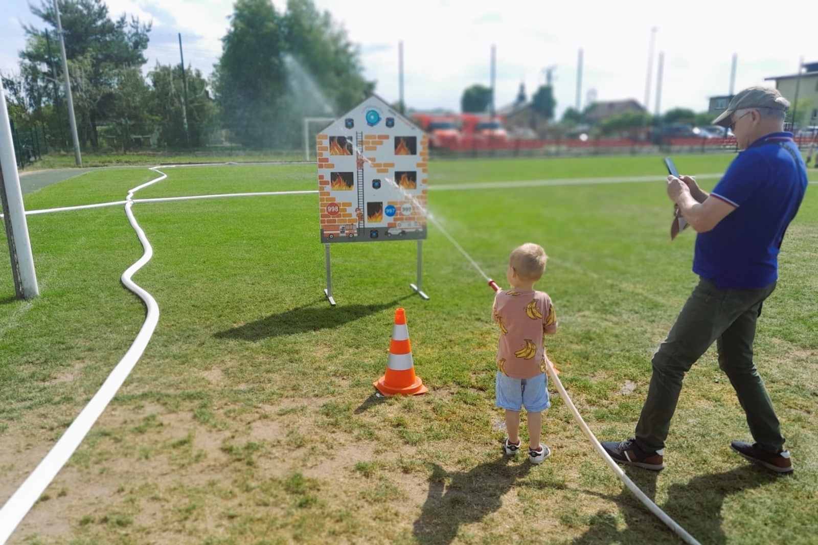 Zdjęcie w galerii na portalu naszwodzislaw.com: Mieszkańcy Gminy Godów podziwiali umiejętności strażaków [FOTO] wiadomości z regionu