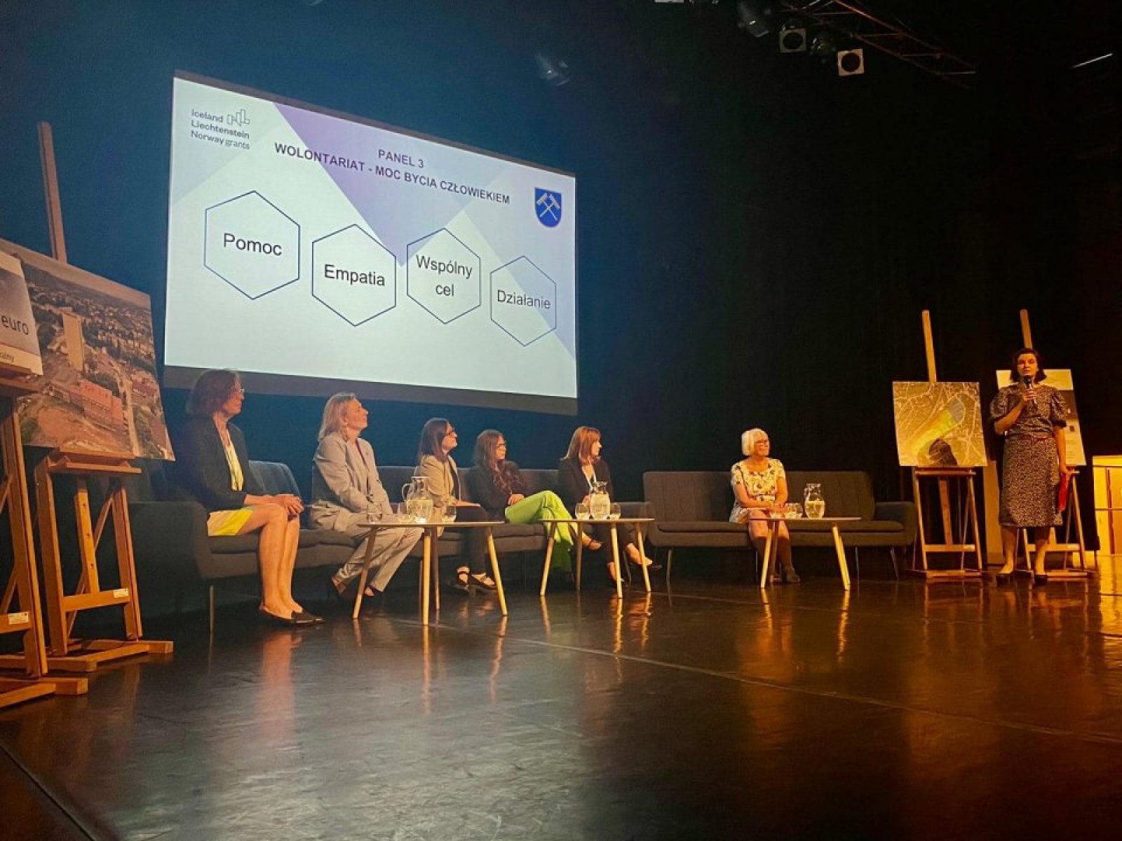 Zdjęcie w galerii na portalu naszwodzislaw.com: Norwegowie posadzili drzewo w Rydułtowach [FOTO i WIDEO] wiadomości z regionu