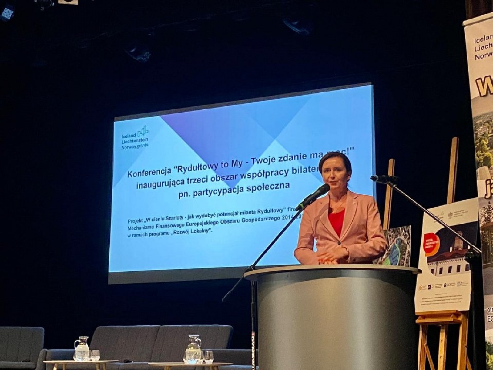 Zdjęcie w galerii na portalu naszwodzislaw.com: Norwegowie posadzili drzewo w Rydułtowach [FOTO i WIDEO] wiadomości z regionu