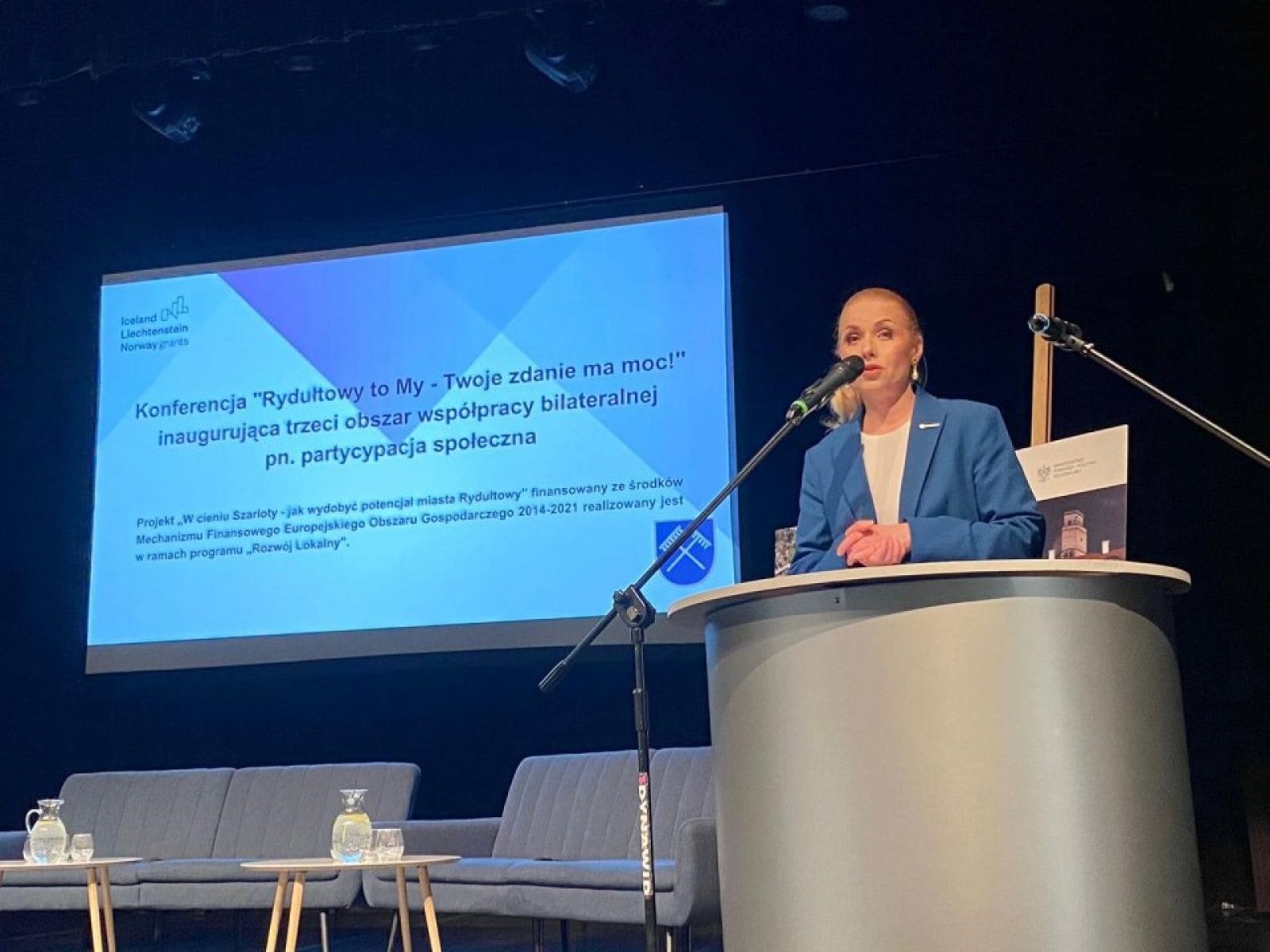 Zdjęcie w galerii na portalu naszwodzislaw.com: Norwegowie posadzili drzewo w Rydułtowach [FOTO i WIDEO] wiadomości z regionu