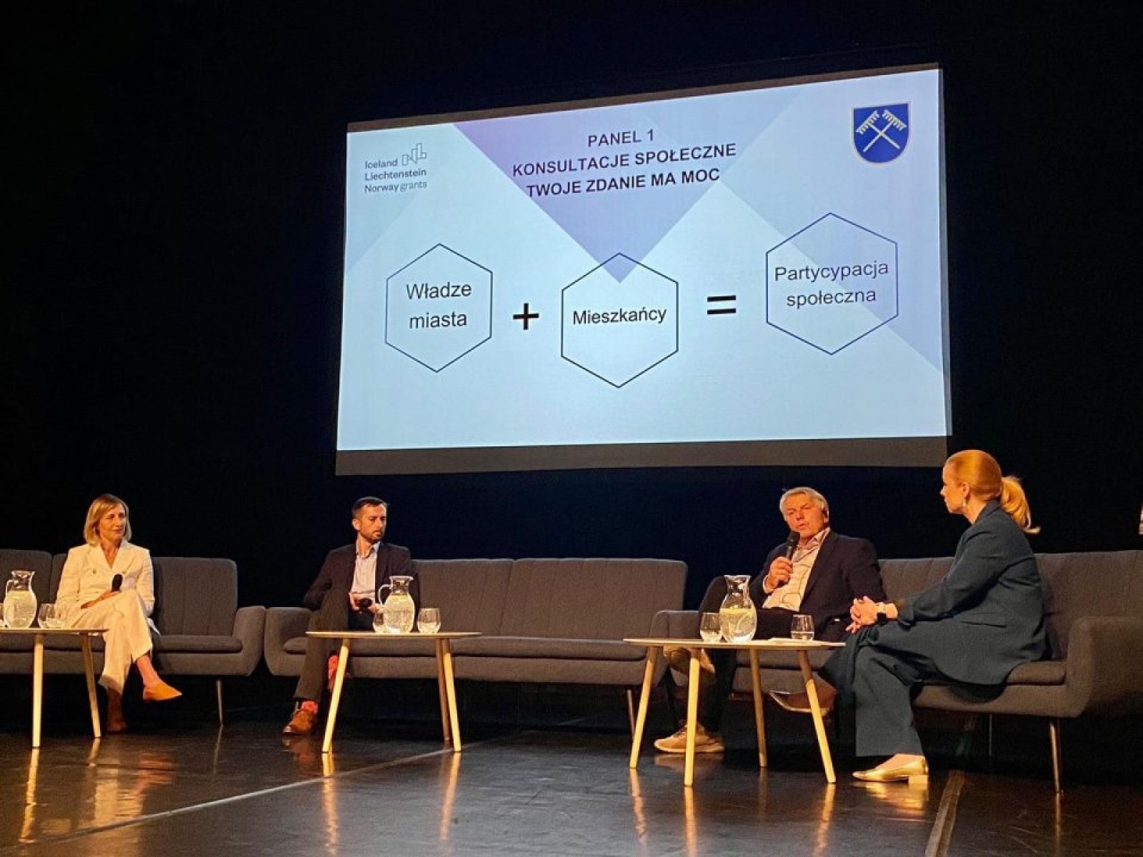 Zdjęcie w galerii na portalu naszwodzislaw.com: Norwegowie posadzili drzewo w Rydułtowach [FOTO i WIDEO] wiadomości z regionu